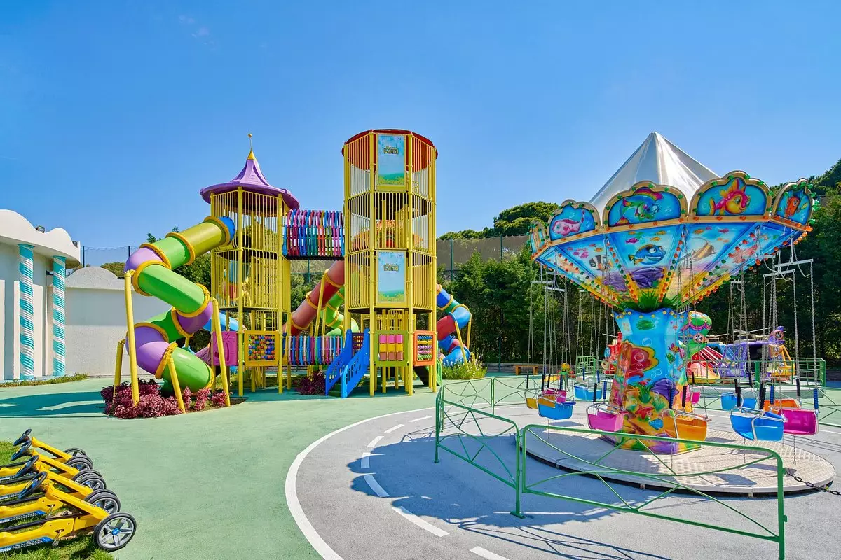 زمین بازی هتل مکس رویال بلک آنتالیا